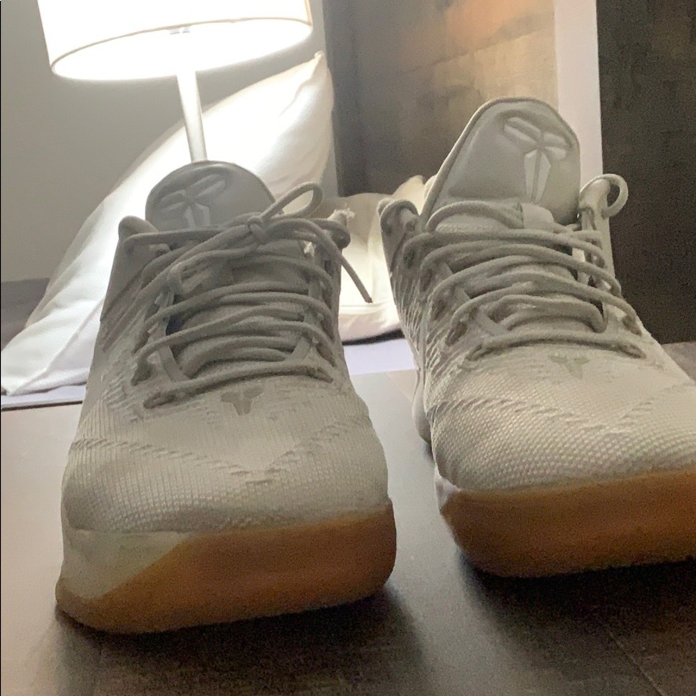 Kobe’s (Good Condition) - Picture 4 of 4